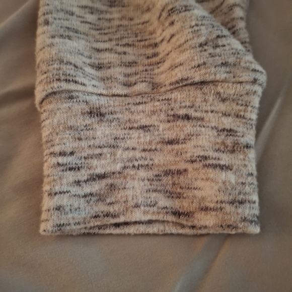Time And Tru Women's Heathered Gray And Tan Women's Sweater Top - Picture 7 of 8